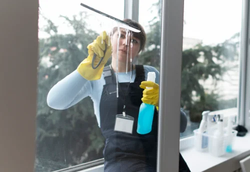 Nettoyage de vitres intérieures et extérieures à Poligné